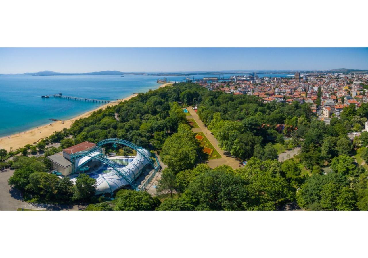Luxury Apartment On The First Line To The Sea Бургас Экстерьер фото